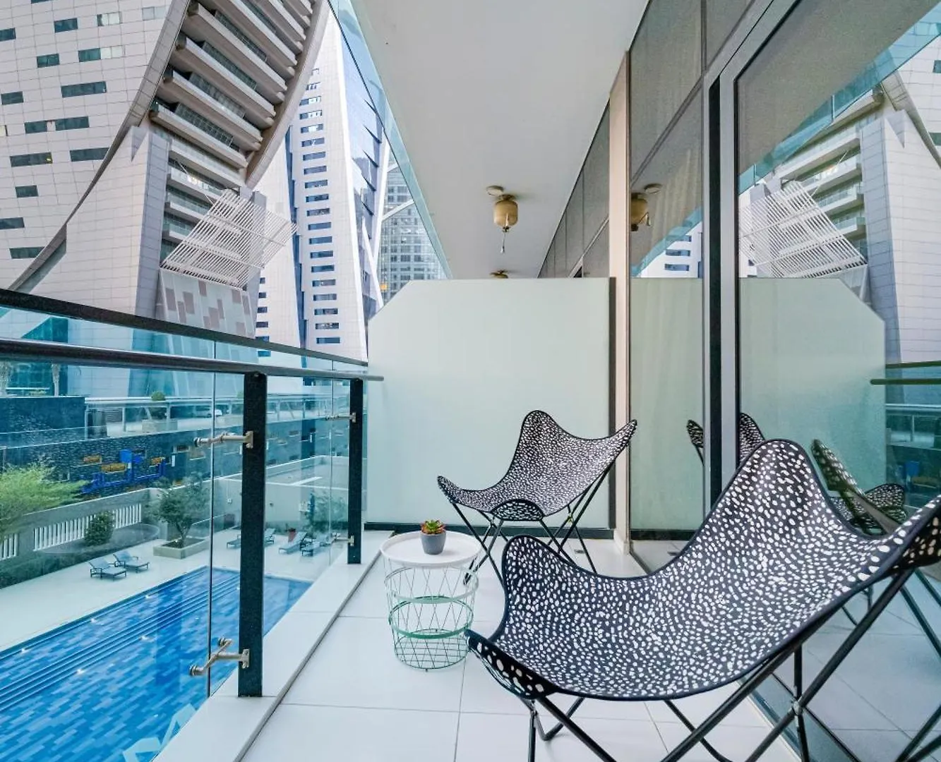 Chic 1Br Getaway- 4Min Walk To Business Bay Metro & 10Min To Burj Khalifa Daire Dubai